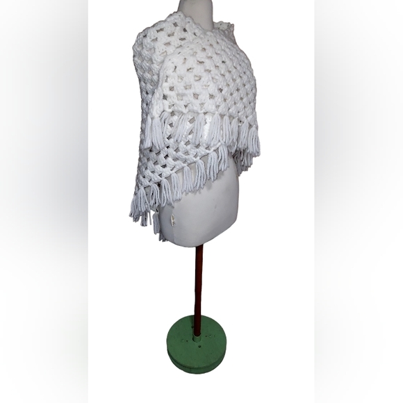 Ivory Knit Crochet Shawl Chunky Fringe Coverup Granny Chic Cottagecore M… - Picture 2 of 4